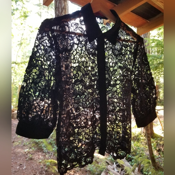 Small ladies Fashion Top Shirt Flower Net Mesh Pattern Black button Signature 8 - Picture 9 of 9